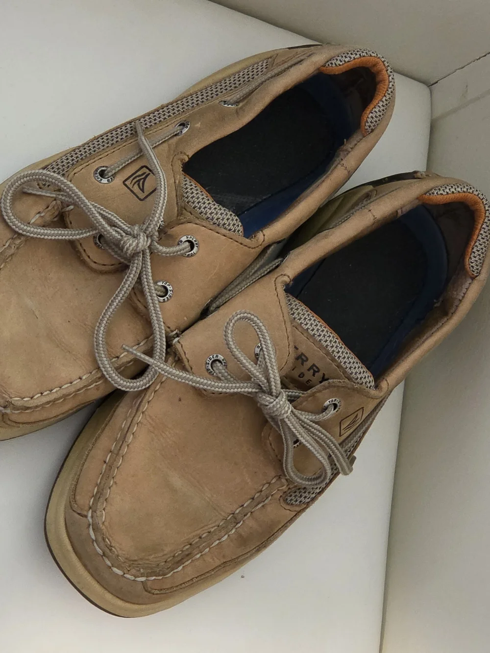 Sperry Men’s Tan Leather Boat Shoes Size 9